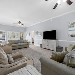 Amazing Pet-friendly Home- Heated pool, Hot Tub and Golf Cart