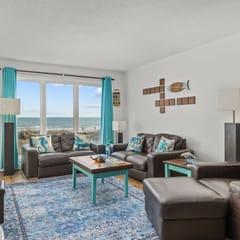 Charming, Spacious Oceanfront Immaculate  Condo near Main St, Pool