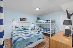 Charming, Spacious Oceanfront Immaculate  Condo near Main St, Pool