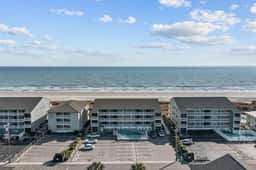 Charming, Spacious Oceanfront Immaculate  Condo near Main St, Pool
