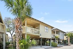 Nostalgic Beach Cottage | Unplug & Relax Near Pier