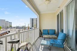 Tournament & Golf Ready: 3BR Villa w/ Private Ensuites & Elevators