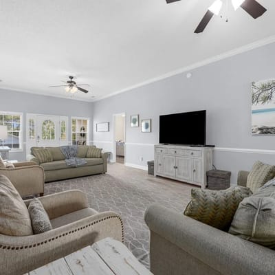 Amazing Pet-friendly Home- Heated pool, Hot Tub and Golf Cart