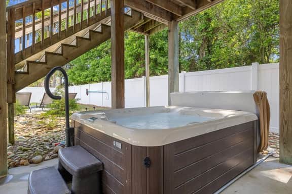 Amazing Pet-friendly Home- Heated pool, Hot Tub and Golf Cart