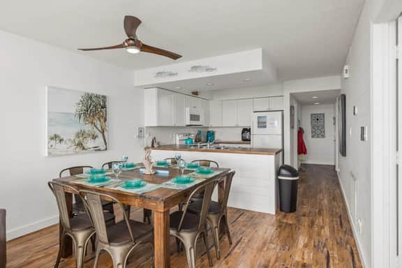 Charming, Spacious Oceanfront Immaculate  Condo near Main St, Pool