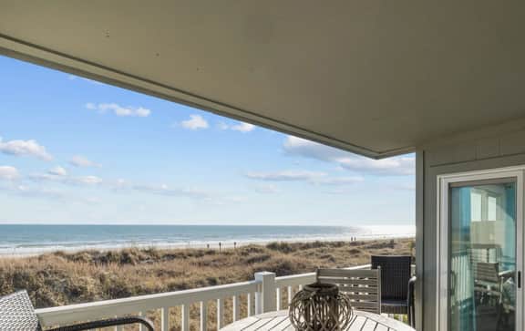 Charming, Spacious Oceanfront Immaculate  Condo near Main St, Pool