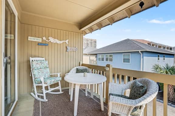 Nostalgic Beach Cottage | Unplug & Relax Near Pier