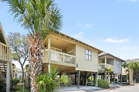 Nostalgic Beach Cottage | Unplug & Relax Near Pier