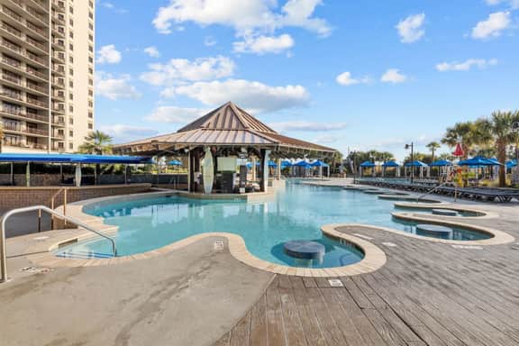 Pet-friendly Retreat @ North Beach Resort- Pools, Swim-up bar and lazy river