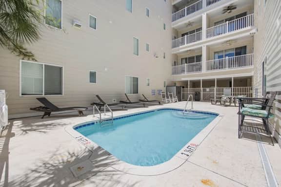Tournament & Golf Ready: 3BR Villa w/ Private Ensuites & Elevators
