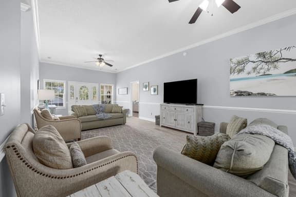 Amazing Pet-friendly Home- Heated pool, Hot Tub and Golf Cart