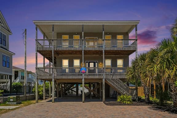 Golf Group Retreat | Sleeps 20, Pool, Beach Close - Image 1